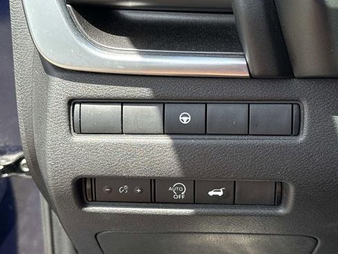 Certified 2024 Nissan Rogue SV FWD image 33