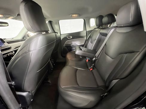 Used 2022 Jeep Compass Latitude w/ Convenience Group AWD/4WD image 23