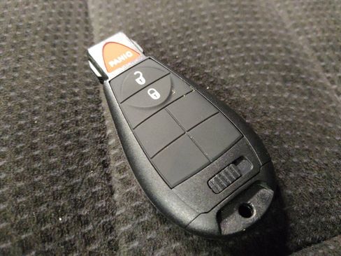 Used 2019 Dodge Grand Caravan SE FWD image 32