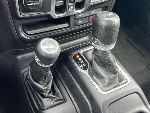 Used 2021 Jeep Wrangler Unlimited Sport AWD/4WD image 31