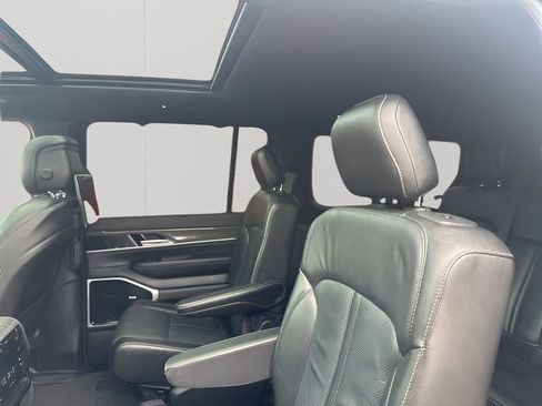 Used 2022 Jeep Wagoneer Series III w/ Premium Group I image 19