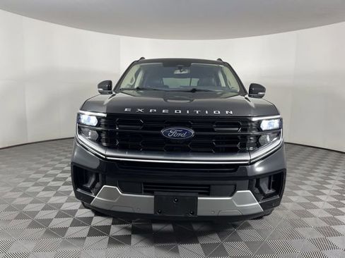 Used 2025 Ford Expedition Platinum image 4