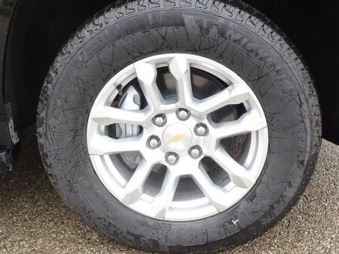 Used 2025 Chevrolet Tahoe LS RWD image 27
