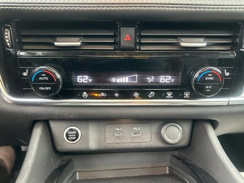 Used 2021 Nissan Rogue SV AWD/4WD image 24