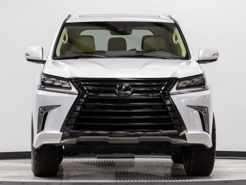 Used 2018 Lexus LX 570 4WD image 3