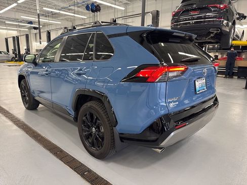 Used 2022 Toyota RAV4 SE AWD/4WD image 5