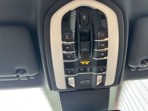 Used 2017 Porsche Cayenne S w/ Premium Plus Package AWD/4WD image 34