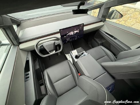 Used 2025 Tesla Cybertruck AWD Crew Cab image 20