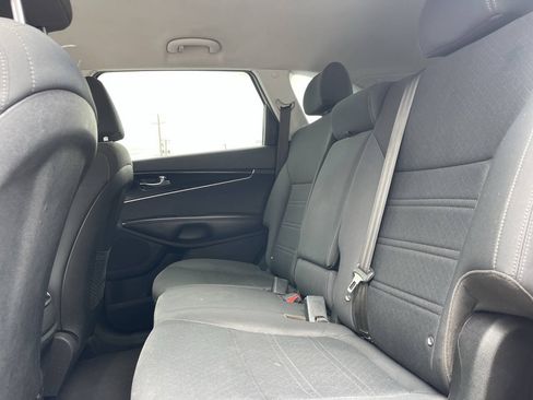 Used 2019 Kia Sorento L FWD image 11
