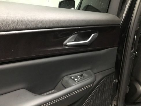 Used 2023 Jeep Grand Cherokee L Laredo image 12