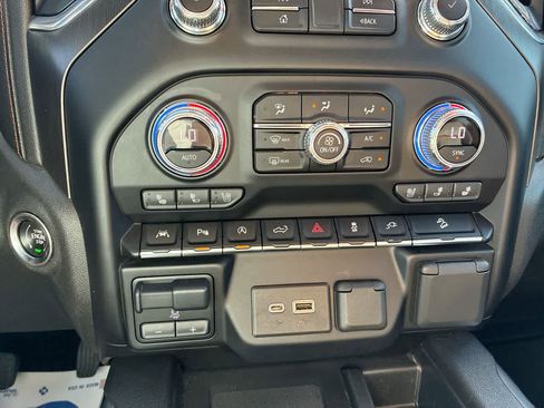 Used 2021 GMC Sierra 1500 AT4 w/ AT4 Value Package AWD/4WD image 18