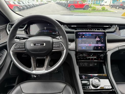 Used 2023 Jeep Grand Cherokee 4WD 4xe image 14