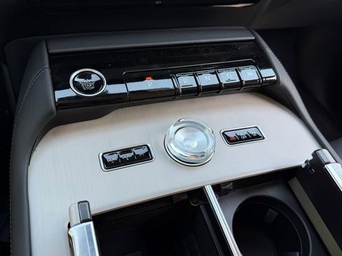 New 2026 Lincoln Navigator L Premier AWD/4WD image 18