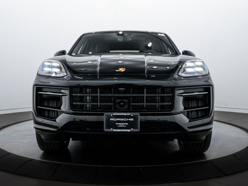 Certified 2025 Porsche Cayenne image 10
