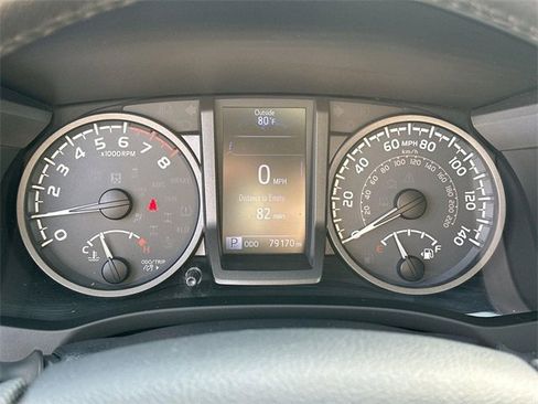 Used 2018 Toyota Tacoma TRD Off-Road image 10