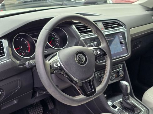 Used 2021 Volkswagen Tiguan SE FWD image 11