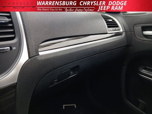 Used 2015 Chrysler 300 Limited w/ Driver Convenience Group image 23