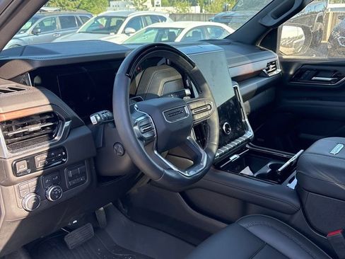 Used 2025 GMC Yukon XL Denali w/ Denali Reserve Package AWD/4WD image 7