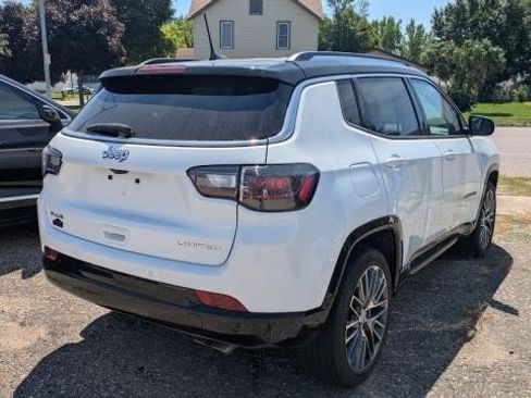 Used 2022 Jeep Compass Limited w/ Elite Group AWD/4WD image 3