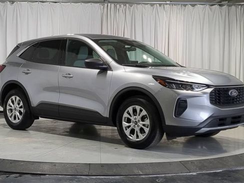 Used 2023 Ford Escape Active AWD/4WD image 2