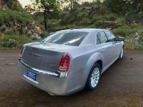 Used 2013 Chrysler 300 image 5