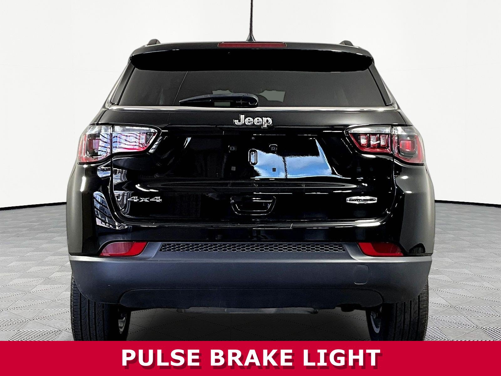 Used 2022 Jeep Compass Latitude AWD/4WD image 5