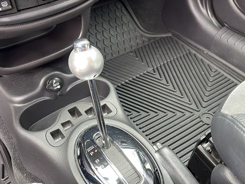 Used 2004 Chrysler PT Cruiser Limited image 17