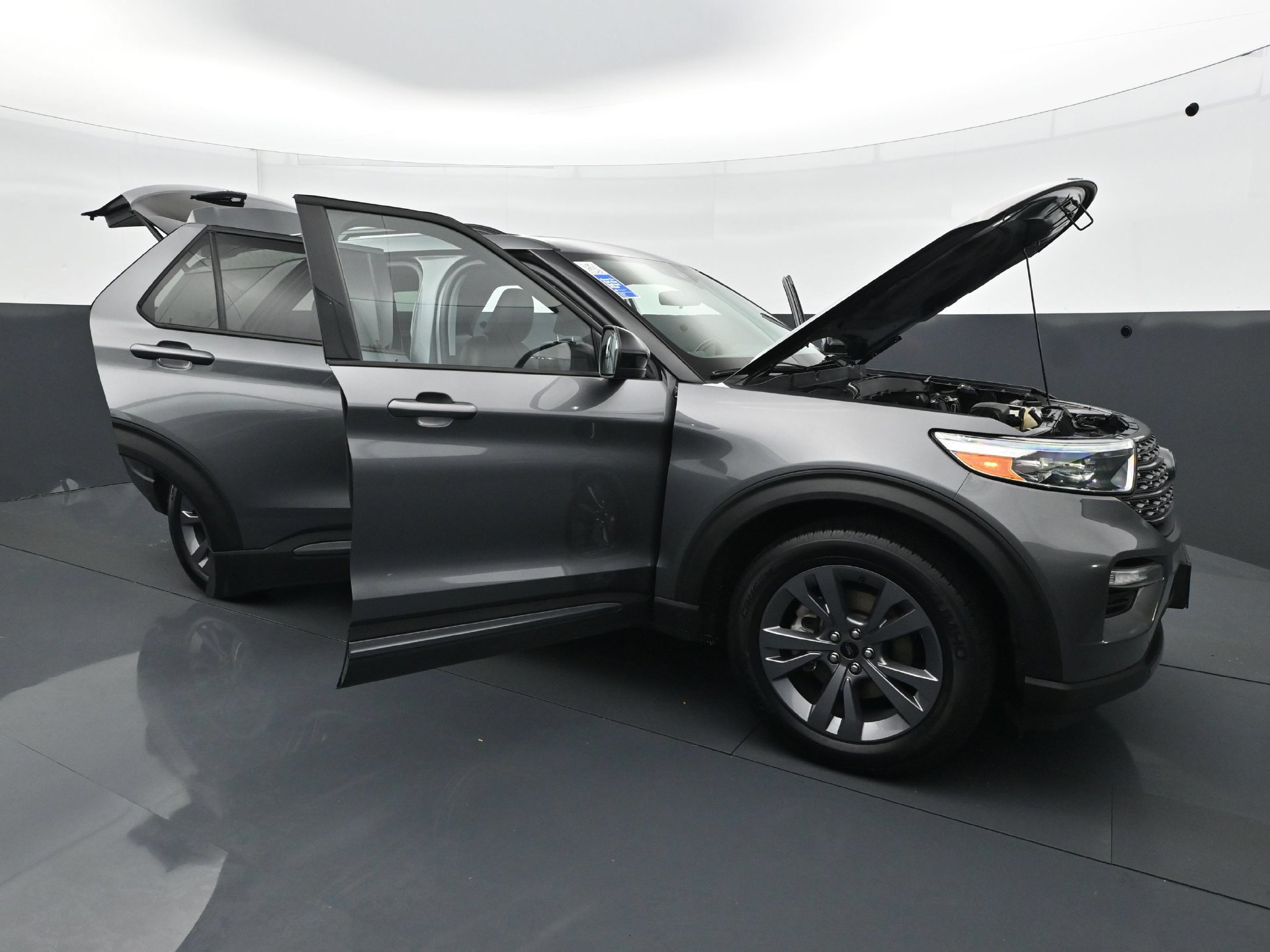 Used 2022 Ford Explorer XLT w/ Equipment Group 202A AWD/4WD image 39