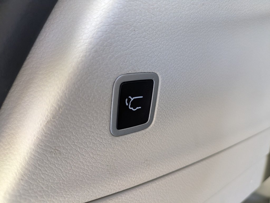 Used 2023 Chrysler Pacifica Touring-L FWD image 14