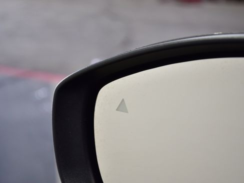 Used 2023 Chrysler Pacifica Touring-L image 15