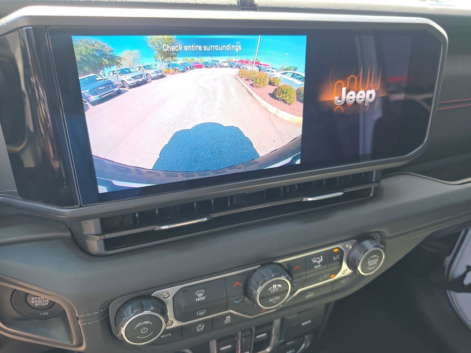 Used 2026 Jeep Wrangler Unlimited Rubicon AWD/4WD image 30
