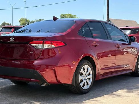 Used 2022 Toyota Corolla LE FWD image 3