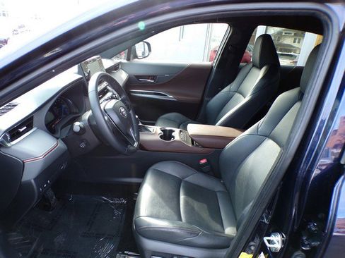 Used 2022 Toyota Venza XLE image 13