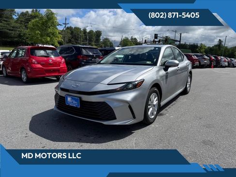 Used 2025 Toyota Camry LE AWD/4WD image 1
