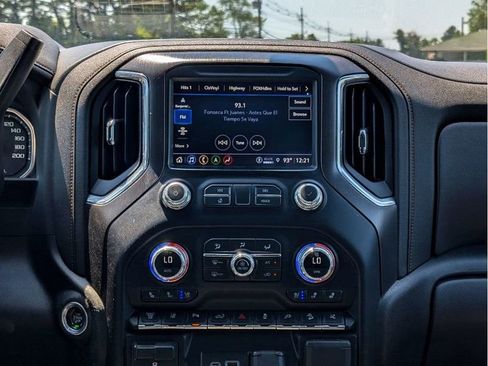 Used 2023 GMC Sierra 2500 AT4 w/ AT4 Premium Plus Package AWD/4WD image 22