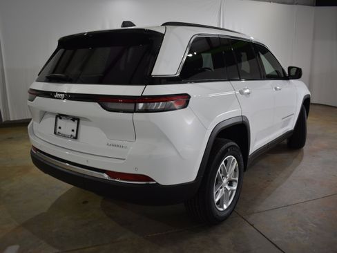 New 2025 Jeep Grand Cherokee Laredo X image 9