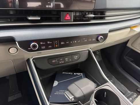 New 2026 Kia Carnival EX FWD image 18
