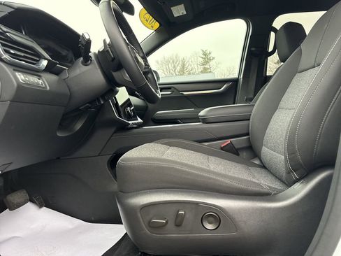 Used 2025 GMC Acadia Elevation image 16