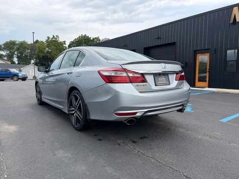 Used 2017 Honda Accord Sport image 2