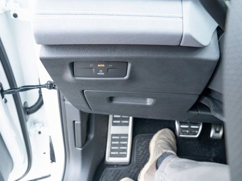 New 2026 Volkswagen Tiguan SE R-Line image 25