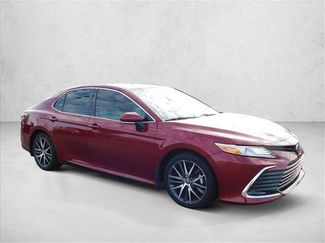 Used 2022 Toyota Camry XLE FWD video 3