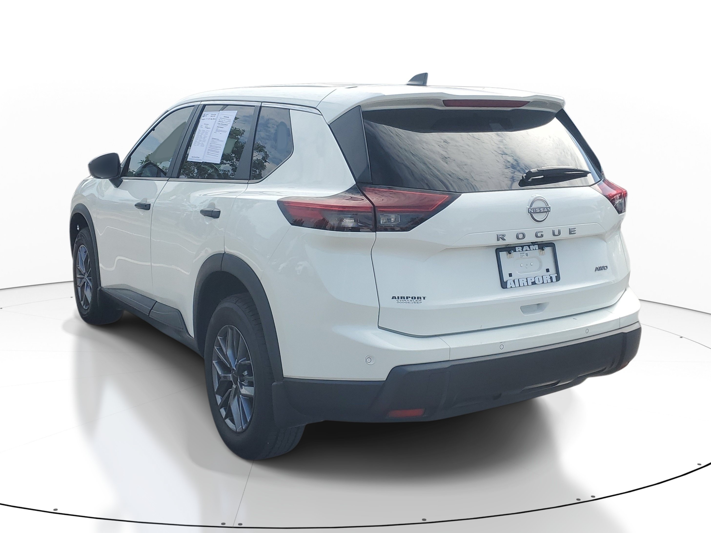 Used 2024 Nissan Rogue S AWD/4WD image 5