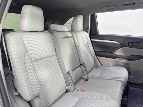 Used 2016 Toyota Highlander Plus image 31