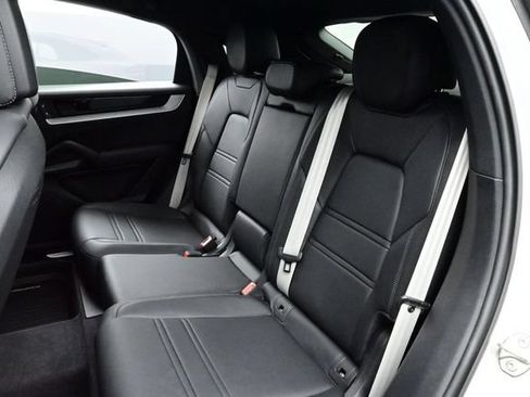 Certified 2025 Porsche Cayenne S AWD/4WD image 14
