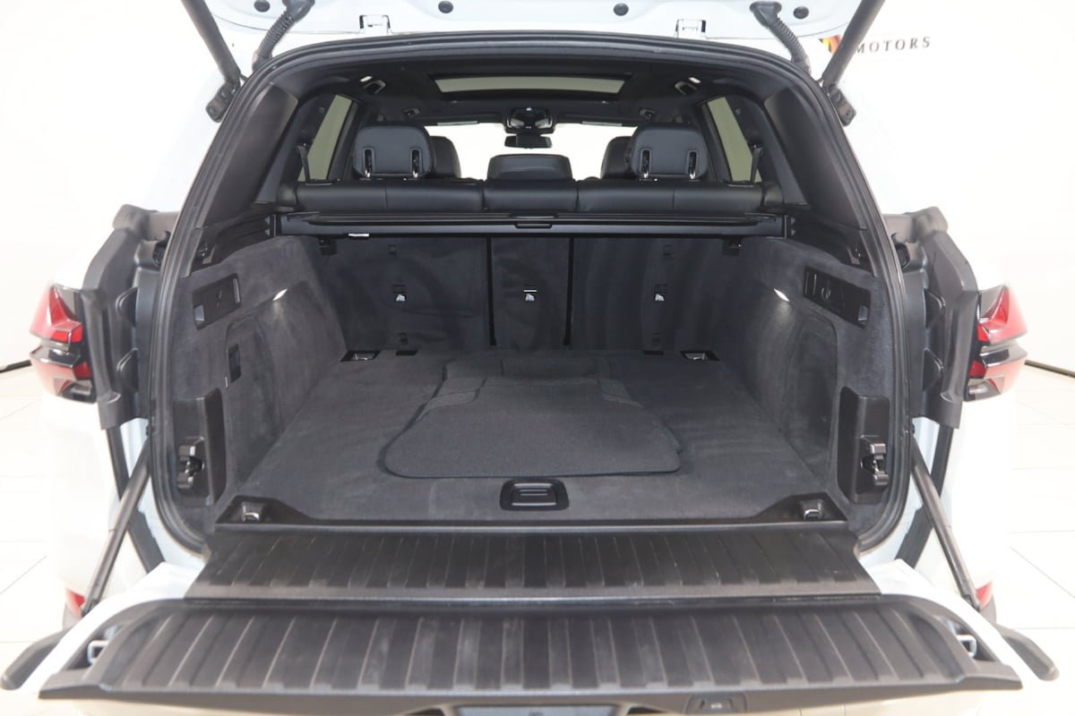 Used 2024 BMW X5 xDrive40i w/ Parking Assistance Package AWD/4WD image 39