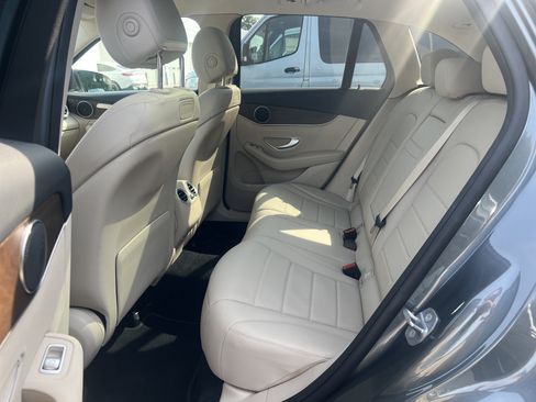 Certified 2019 Mercedes-Benz GLC 300 4MATIC image 33