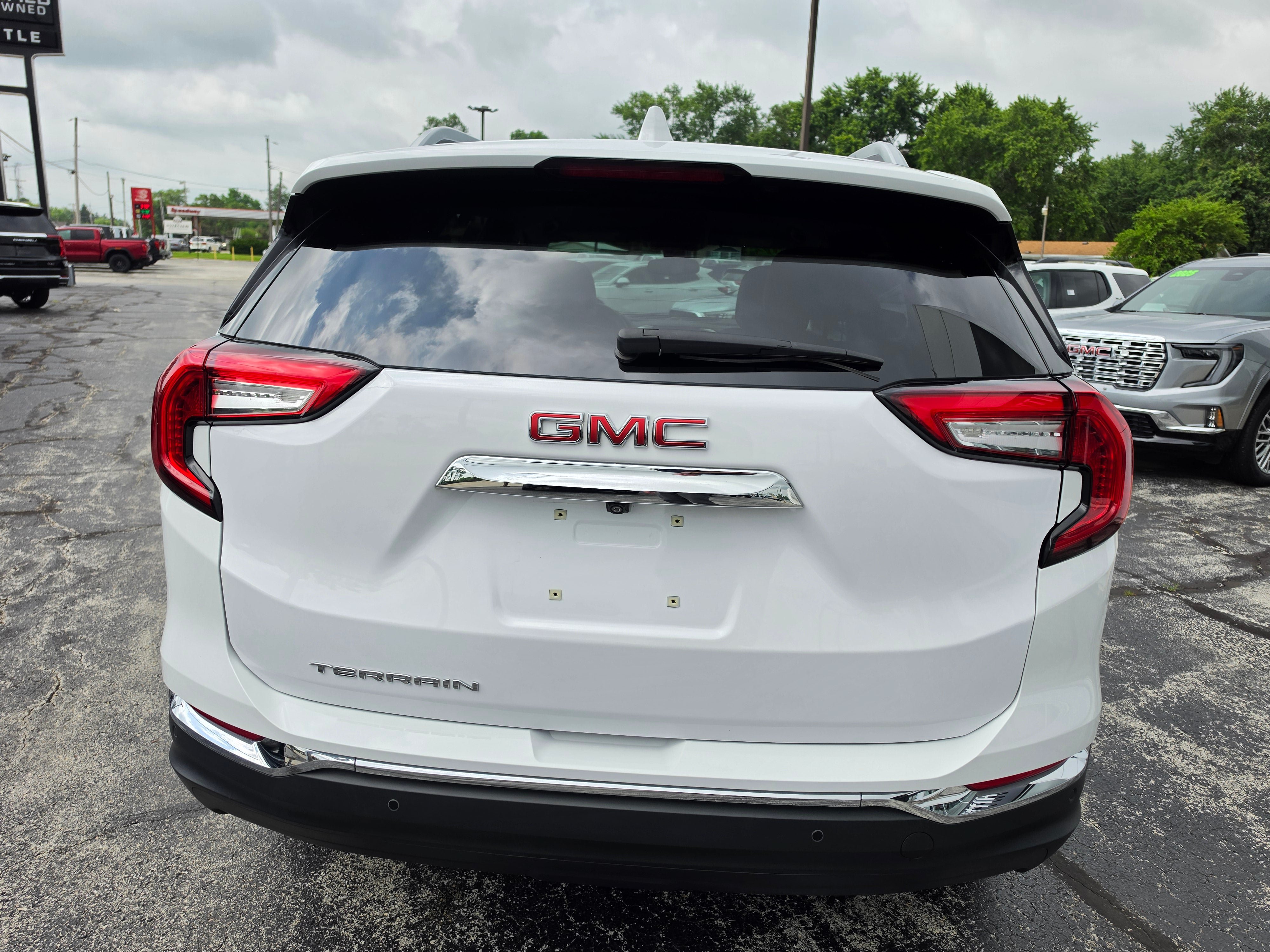 Used 2024 GMC Terrain SLT FWD image 5