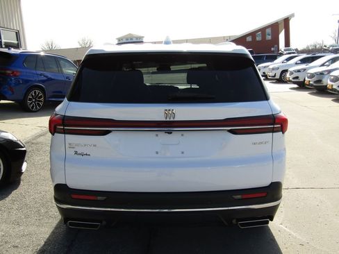 Used 2025 Buick Enclave Preferred image 4