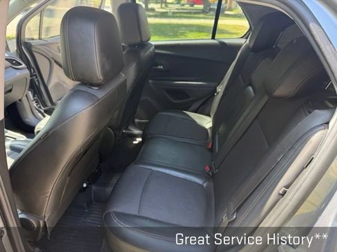 Used 2020 Chevrolet Trax LT w/ LT Convenience Package FWD image 9