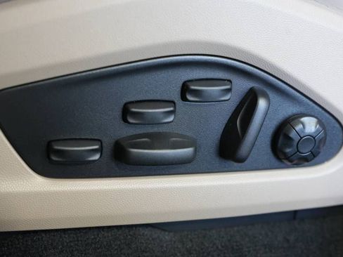 New 2026 Porsche Macan 4 Electric image 32